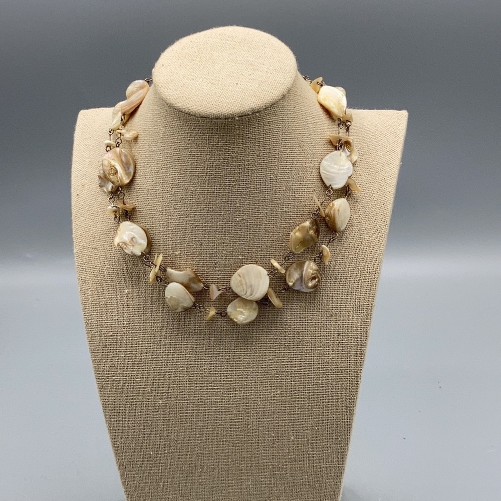 Shell and wire chain necklace with clasp and adjuster - Picture 3 of 3